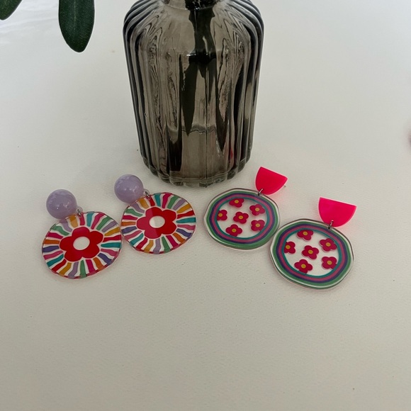 1970's Inspired Flower Dangle Earrings - Colorful Floral Retro Drop Earrings - Picture 4 of 13